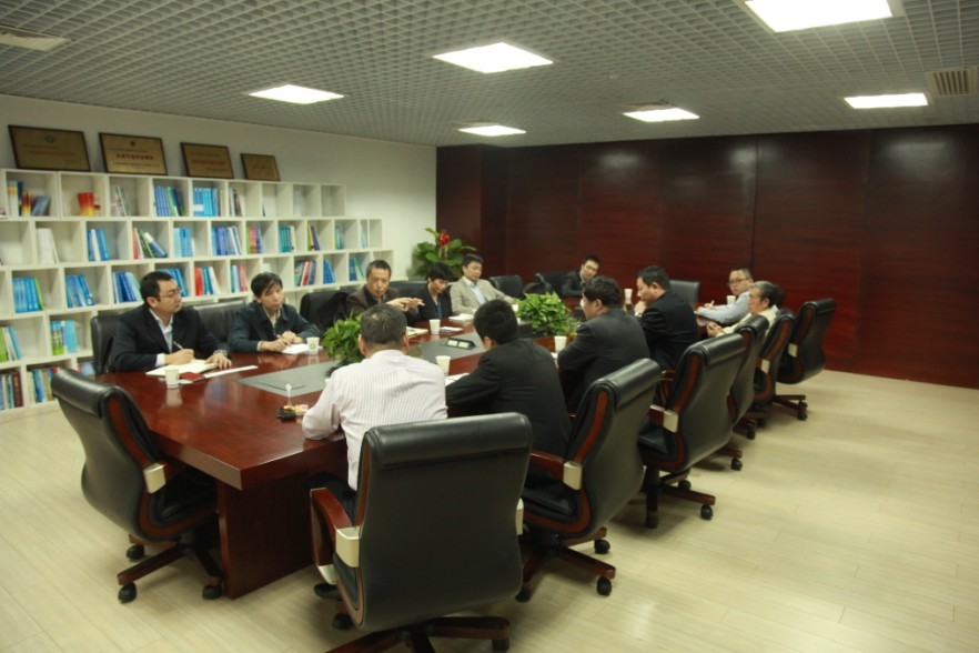 鎮(zhèn)江經(jīng)信委、開發(fā)區(qū)管委會一行到訪促進中心