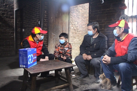 國網(wǎng)江永縣供電公司：迎春風(fēng)進瑤寨，學(xué)雷鋒獻愛心