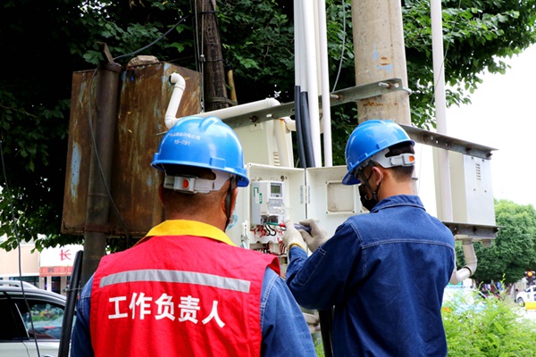 國網(wǎng)伊犁供電公司：嚴(yán)抓“小”現(xiàn)場，推進“大”安全