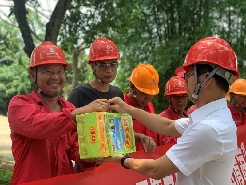 南方電網(wǎng)廣西新電力集團(tuán)博白供電局夏送清涼鼓干勁，情系一線保供電