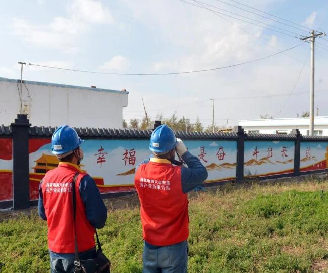 新疆農(nóng)村電網(wǎng)輸電線路長(zhǎng)度達(dá)10.83萬(wàn)千米，農(nóng)牧區(qū)電力基礎(chǔ)設(shè)施水平穩(wěn)步提升