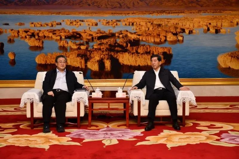 中核集團黨組書記、董事長余劍鋒與寧夏黨委書記陳潤兒會談