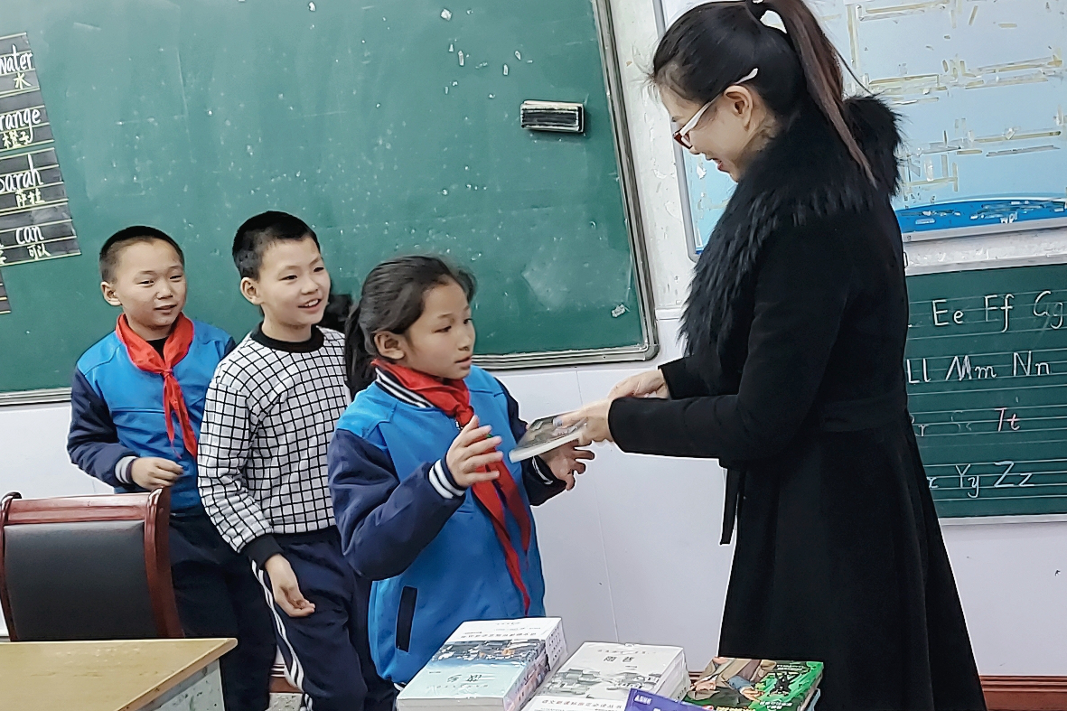 國(guó)網(wǎng)余姚市供電公司：贈(zèng)書于希望，給寒冬添一份溫情