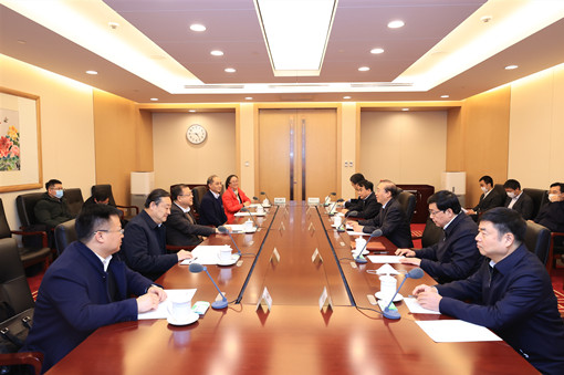 國家電網(wǎng)公司總經(jīng)理、黨組副書記辛保安與西安交通大學(xué)黨委書記盧建軍會談