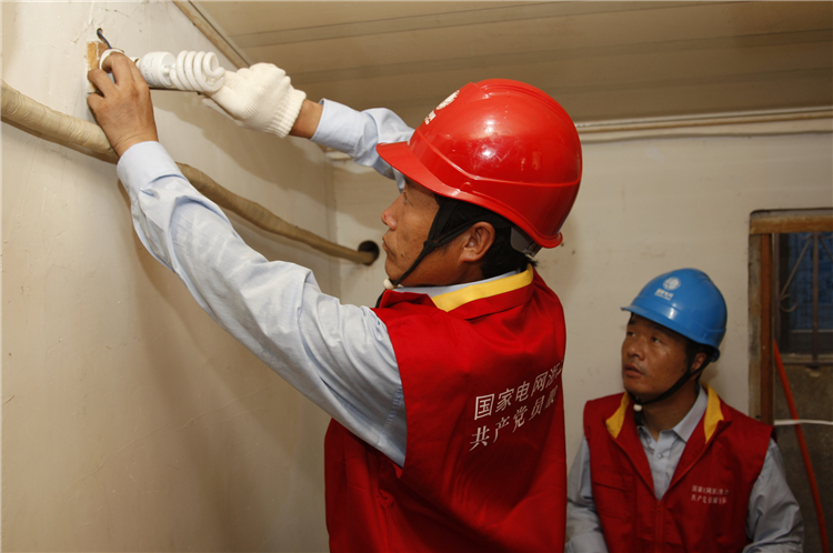 國網(wǎng)象山縣供電公司紅船服務(wù)進(jìn)社區(qū)，把牢冬季安全用電關(guān)