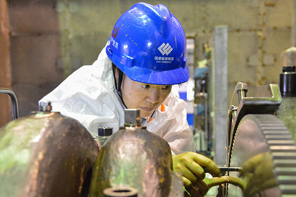 敬業(yè)奉獻的“大姐”班長——記國家能源集團雁石發(fā)電公司熱控班班長曾德彩