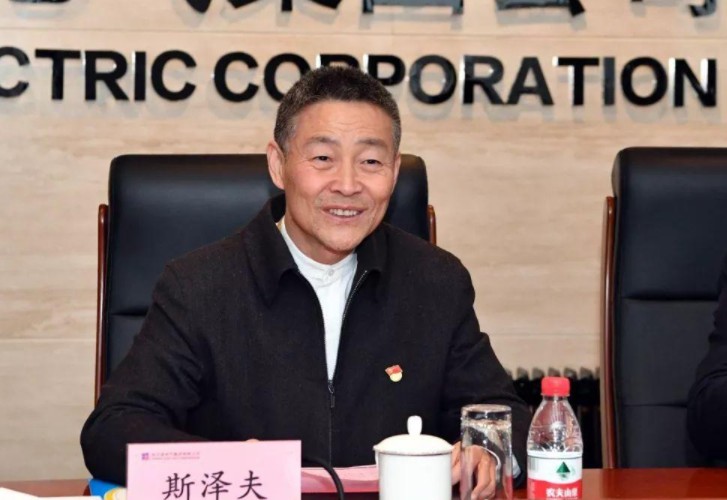 發(fā)展新能源要與電力安全統(tǒng)籌兼顧——訪全國政協(xié)常委，哈爾濱電氣集團(tuán)有限公司黨委書記、董事長斯?jié)煞? width=
