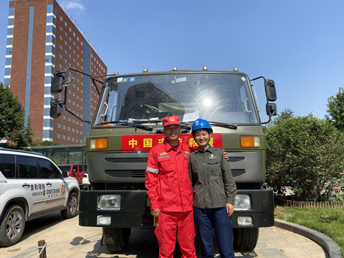 上陣夫妻檔，十天才回家