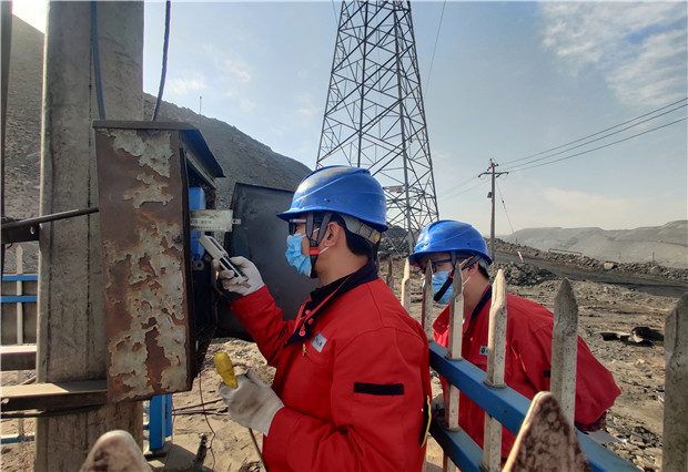 六五四供電分局48小時(shí)決戰(zhàn)， 攻堅(jiān)分時(shí)電價(jià)表計(jì)設(shè)置