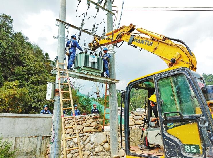南方電網(wǎng)公司加強(qiáng)農(nóng)村電網(wǎng)建設(shè)，以充足電力激發(fā)鄉(xiāng)村活力