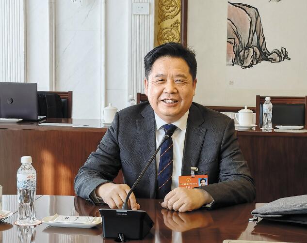 加快能源技術(shù)創(chuàng)新 促進(jìn)成果轉(zhuǎn)化——訪全國人大代表、中國科學(xué)院寧波材料技術(shù)與工程研究所所長黃政仁