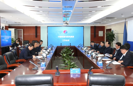 丁焰章王斌與哈電集團(tuán)黨委書(shū)記、董事長(zhǎng)曹志安會(huì)談