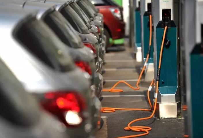 油價漲怕了，電動車主也笑不出