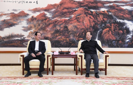 丁焰章拜會(huì)內(nèi)蒙古自治區(qū)黨委書記、人大常委會(huì)主任石泰峰