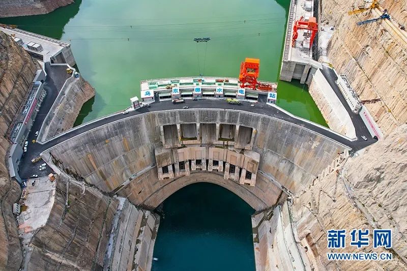 國(guó)家能源局章建華：加快推進(jìn)能源轉(zhuǎn)型，大力發(fā)展風(fēng)電和太陽(yáng)能發(fā)電！