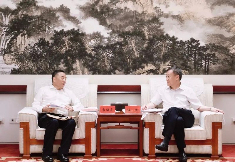 宋海良孫洪水與中國融通集團(tuán)董事長溫剛、總經(jīng)理馬正武座談