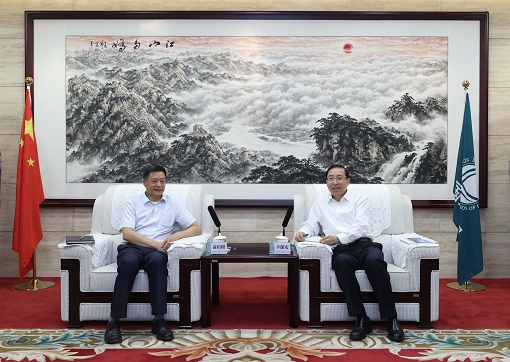 國(guó)家電網(wǎng)有限公司董事長(zhǎng)、黨組書記辛保安與東方電氣集團(tuán)董事長(zhǎng)俞培根會(huì)談