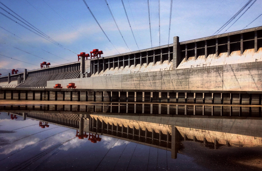 長(zhǎng)江電力股價(jià)首破25元市值達(dá)5700億元