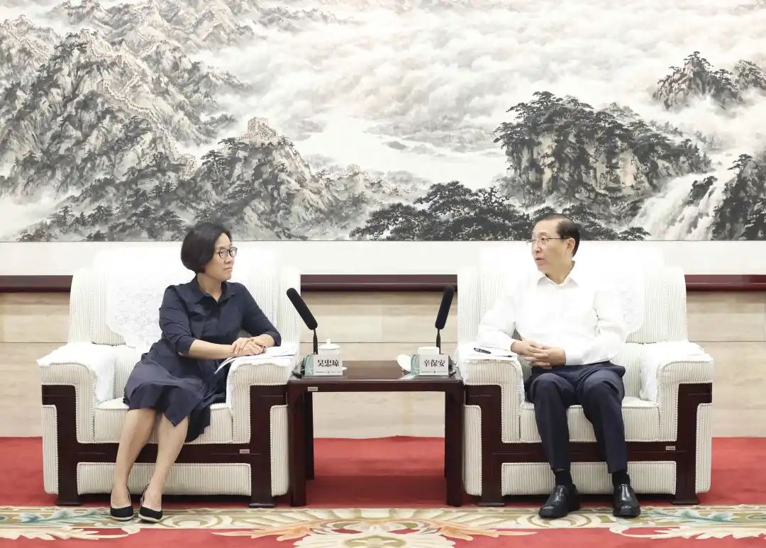 國家電網(wǎng)董事長、黨組書記辛保安與江西省委副書記、贛州市委書記吳忠瓊會談