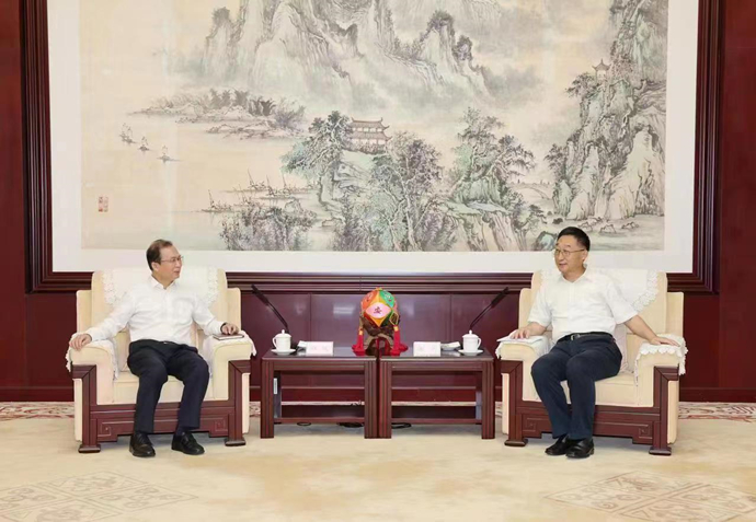 江毅拜會劉寧、農生文并調研駐桂企業(yè)