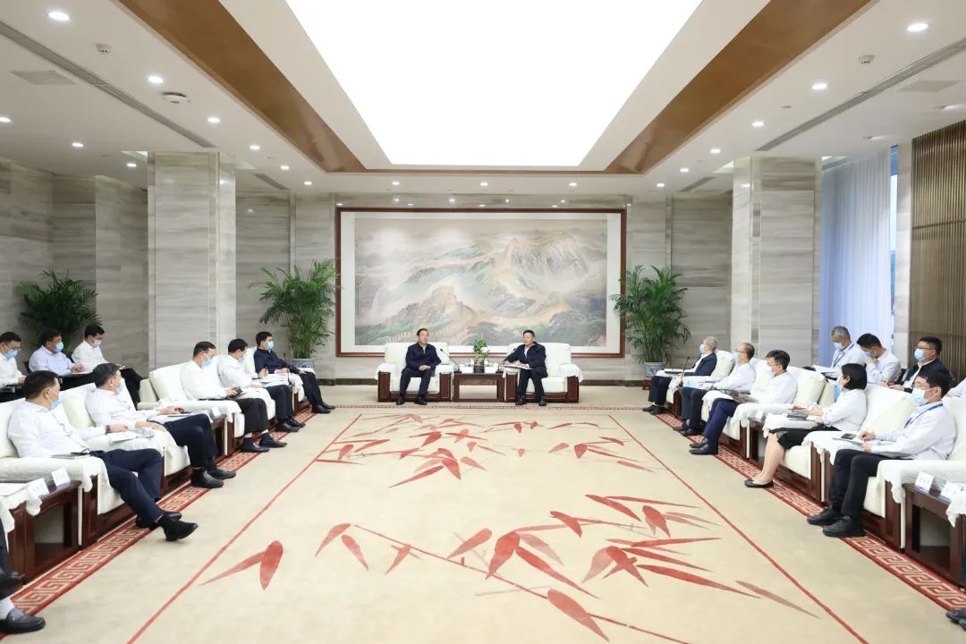 國家電網(wǎng)公司董事長、黨組書辛保安與東方電氣集團董事長俞培根、總經(jīng)理徐鵬會談