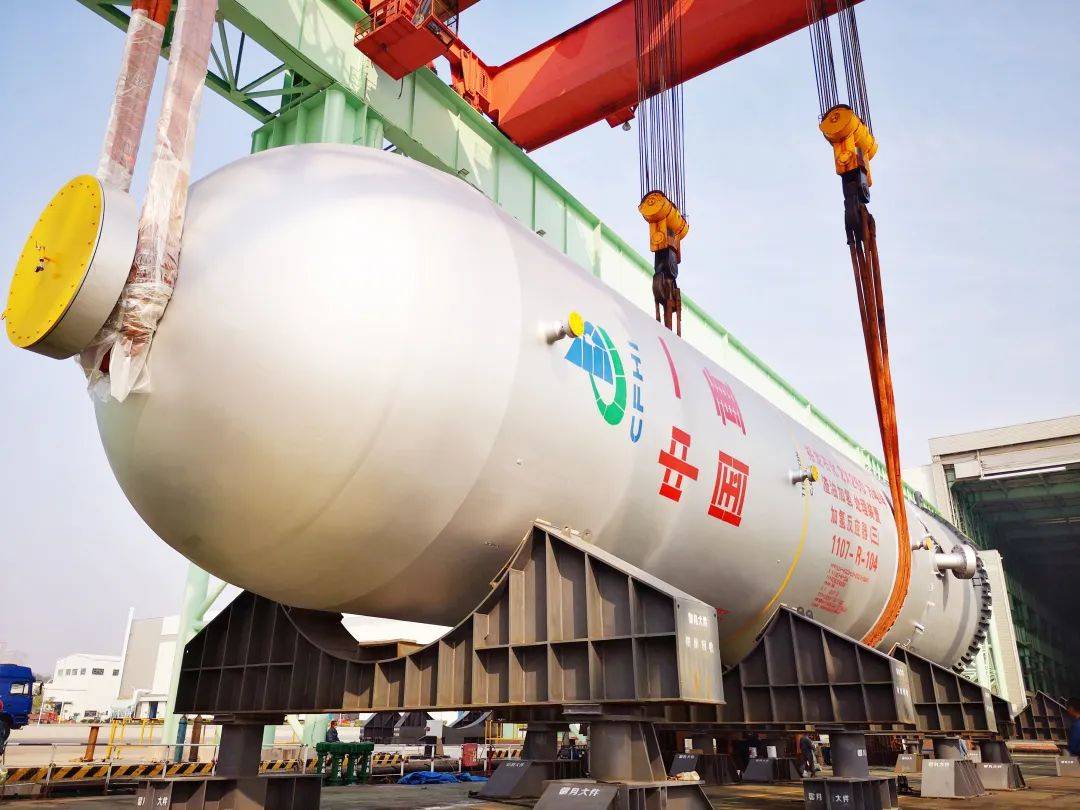 一次4臺，山東裕龍石化項(xiàng)目渣油加氫反應(yīng)器完工發(fā)運(yùn)