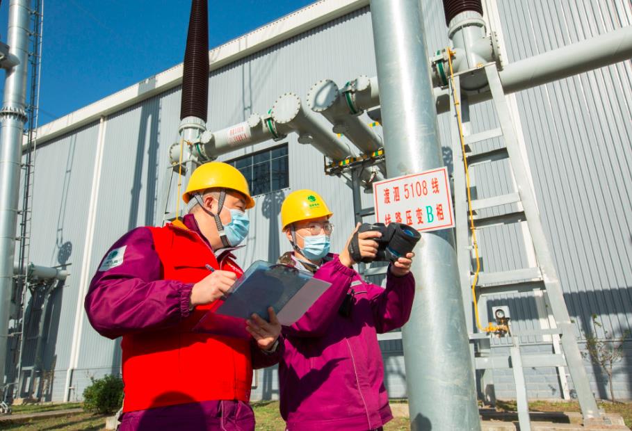 寒潮來(lái)襲!上海電力職工開(kāi)展特巡900次，保障電力主網(wǎng)架以最佳狀態(tài)迎寒潮