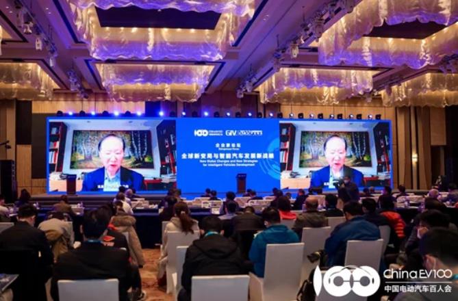 陳清泰：電動(dòng)化只是序幕，智能汽車(chē)需做好頂層布局