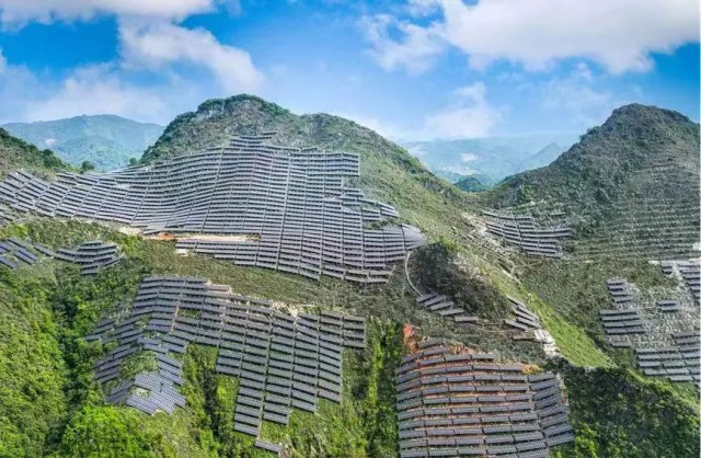 全國首例！吉電股份“大容量、高坡度”集中式山地光伏項目并網(wǎng)