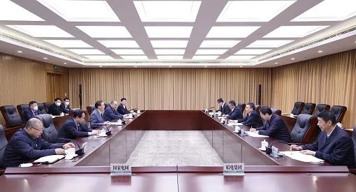 國家電網(wǎng)董事長、黨組書記辛保安與哈電集團董事長、黨委書記曹志安會談