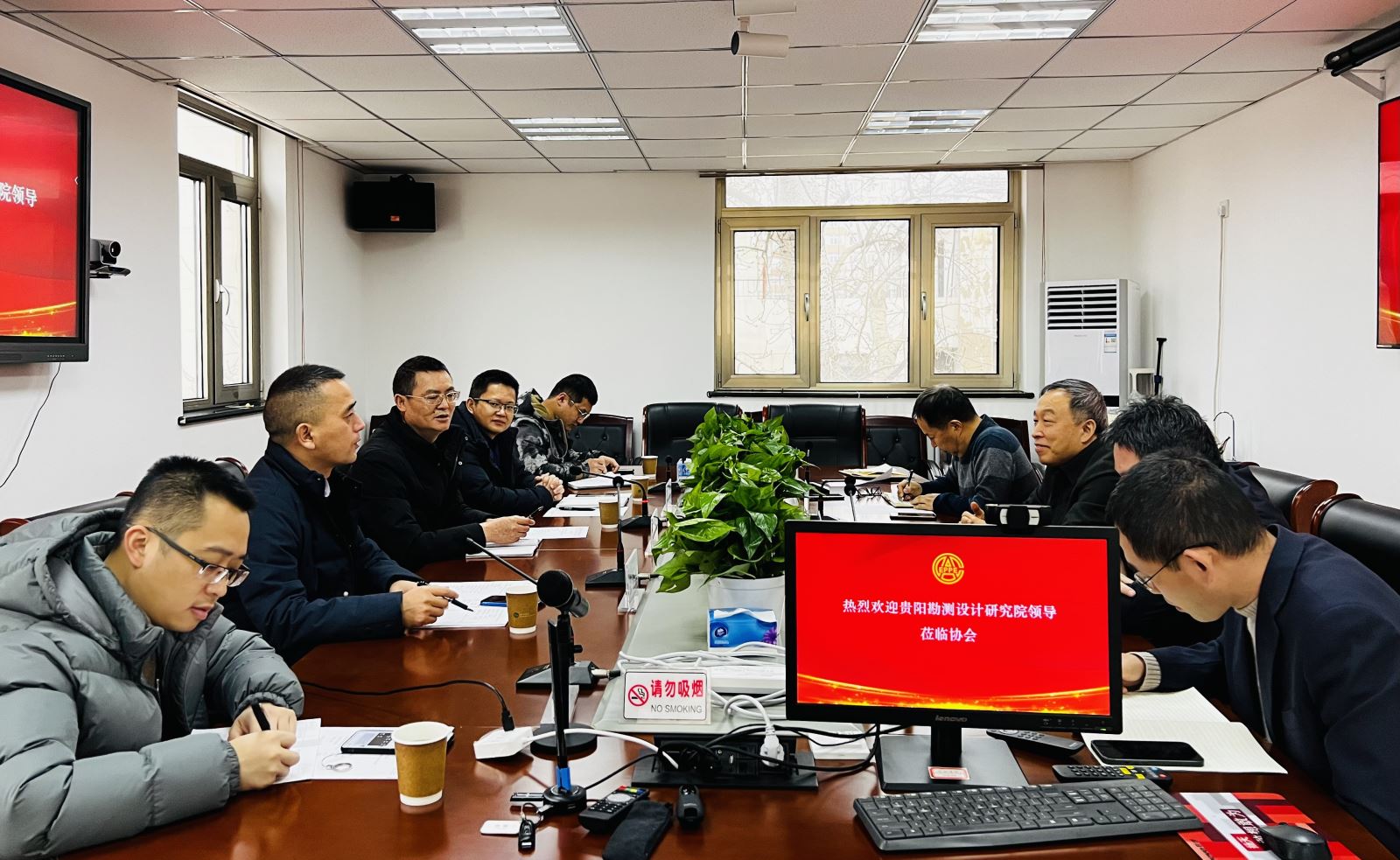 中國(guó)電力規(guī)劃設(shè)計(jì)協(xié)會(huì)李?lèi)?ài)民與中國(guó)電建貴陽(yáng)院、國(guó)網(wǎng)江蘇電力設(shè)計(jì)咨詢公司領(lǐng)導(dǎo)座談交流