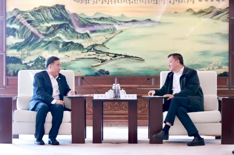 中國能建黨委書記、董事長宋海良與中國廣核集團(tuán)黨委書記、董事長楊長利會(huì)談