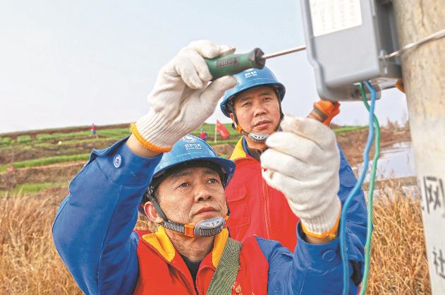 四川通江護(hù)航春灌用電，60支服務(wù)隊(duì)奔走田間