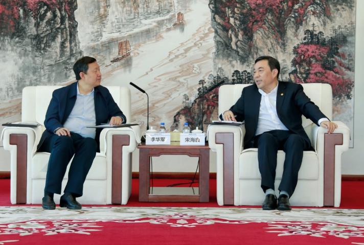 中國(guó)能建黨委書記、董事長(zhǎng)宋海良與中國(guó)工程院院士李華軍座談