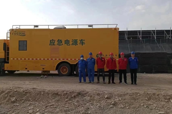 烏海市千里山供電公司：保電路上，我們一直在