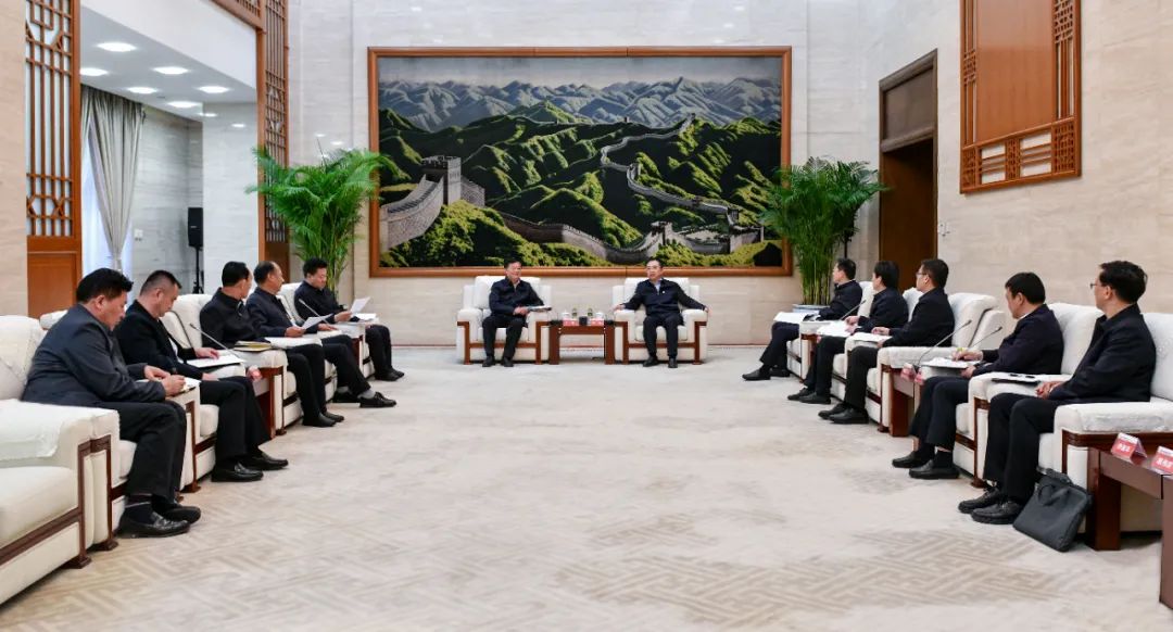 大唐集團(tuán)黨組書記、董事長鄒磊與青海省海南州委書記呂剛、州長尕瑪朋措會談