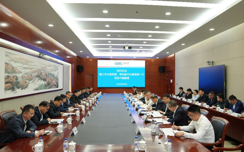 中國能建黨委常委、副總經(jīng)理吳云與鎮(zhèn)江市委常委、常務副市長秦海濤會談