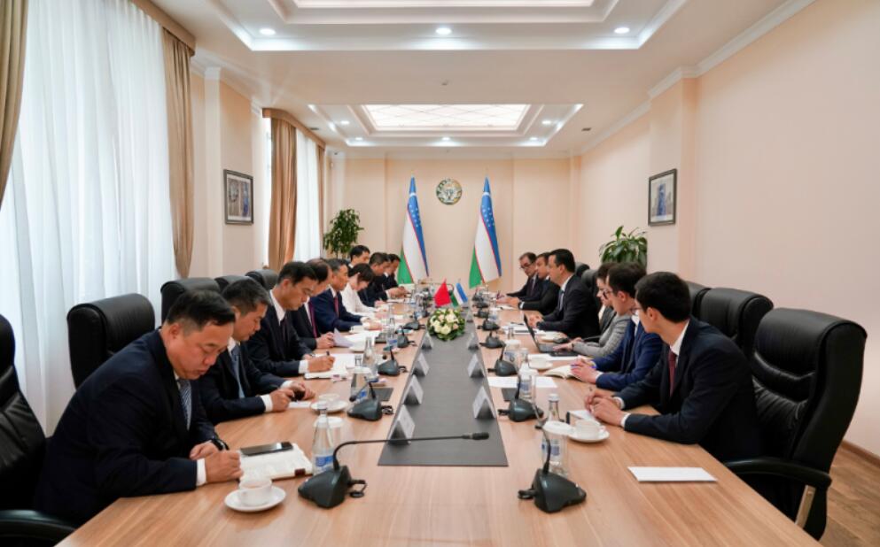 宋海良會見烏茲別克斯坦投資、工業(yè)與貿(mào)易部部長庫德拉托夫·拉齊茲