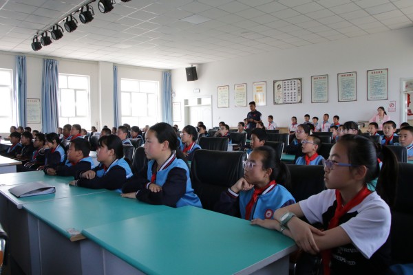 烏海供電公司聯(lián)合黨支部電力宣傳進(jìn)校園，“電”亮未來護(hù)成長