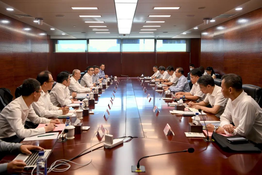 華電集團(tuán)黨組書記、董事長(zhǎng)江毅會(huì)見隆基綠能總裁李振國(guó)