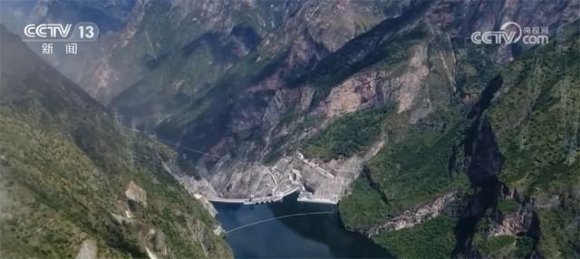 青藏高原上“追光” 世界級大工程實現水光能源優(yōu)勢互補