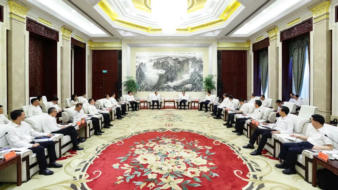 中國華電黨組書記、董事長江毅拜會貴州省委書記徐麟、省長李炳軍