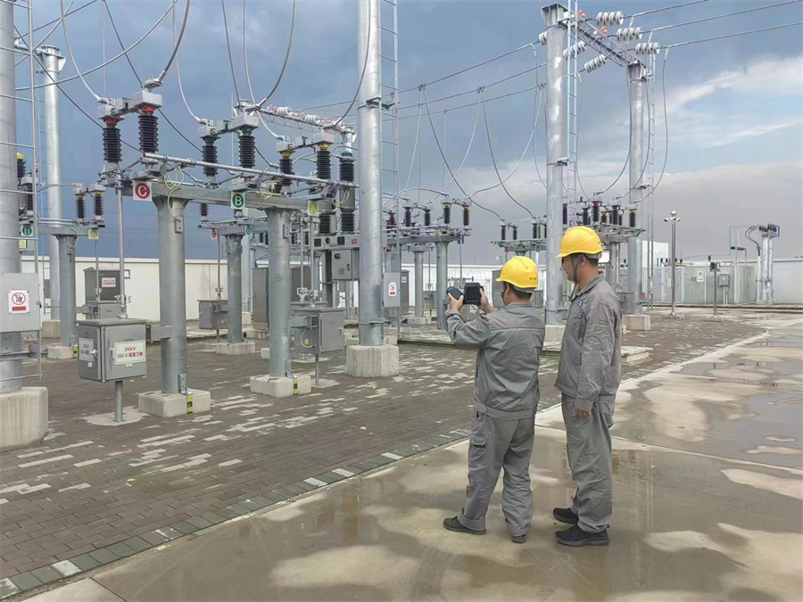 國網(wǎng)秦皇島供電公司全力應(yīng)對臺風“杜蘇芮”確?？煽抗╇? width=