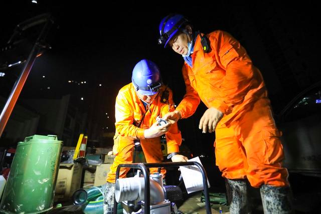 連續(xù)50小時(shí)攻堅(jiān)，鄭州電力點(diǎn)亮涿州最大住宅小區(qū)