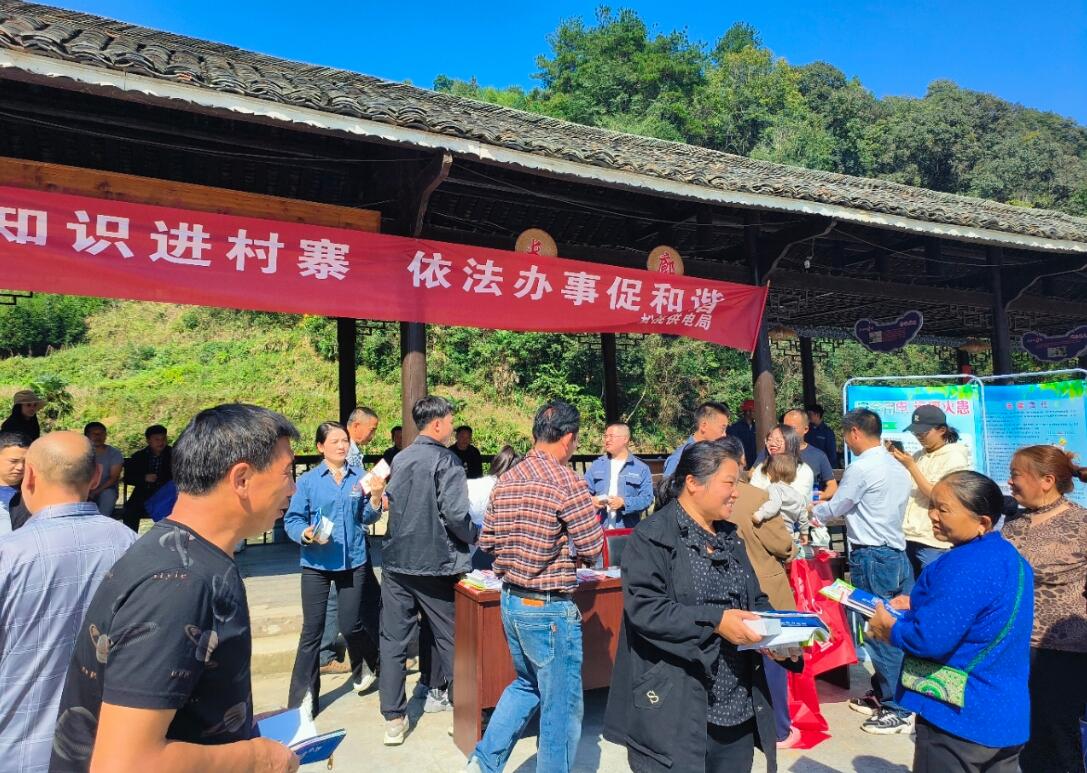 貴州松桃供電局形式多樣開展法治宣傳進村寨活動