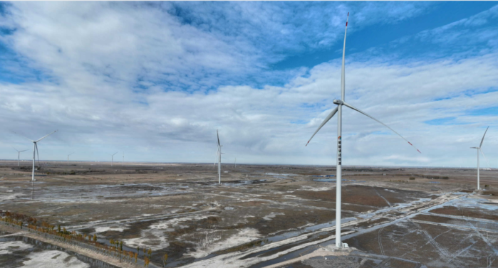 24臺(tái)！大慶辰能100MW平價(jià)風(fēng)電項(xiàng)目全部風(fēng)機(jī)吊裝完成