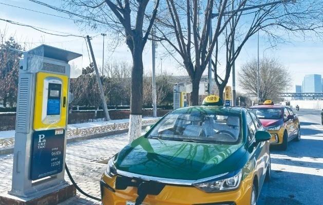 一天去四趟換電站，新能源出租車“不抗凍”怎么開