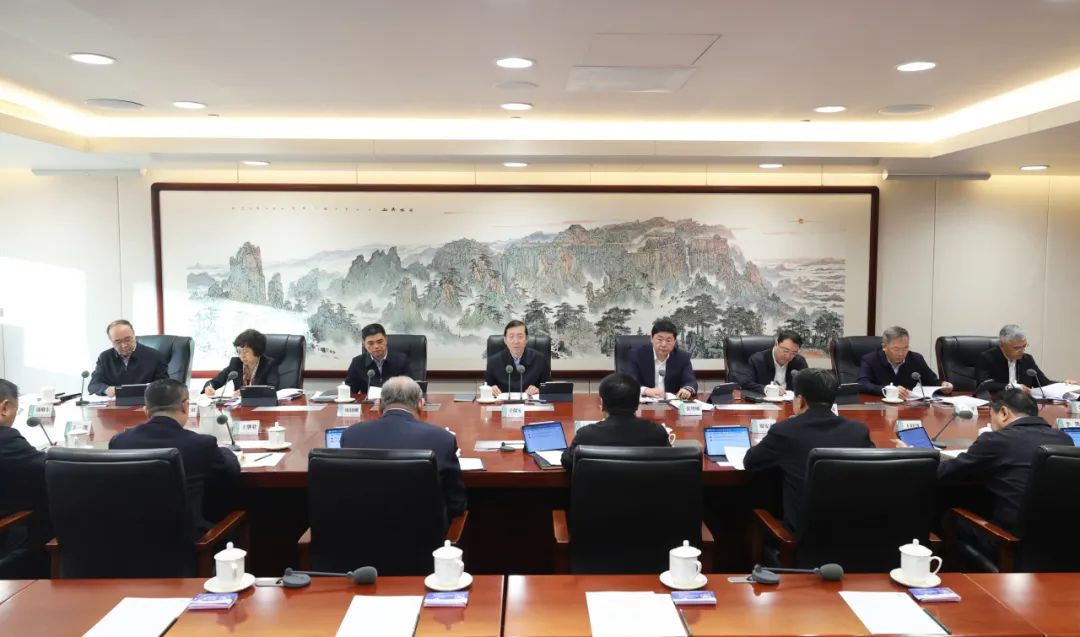 國(guó)家電網(wǎng)公司領(lǐng)導(dǎo)班子和專職助理、總師、副總師2024年調(diào)研座談會(huì)召開