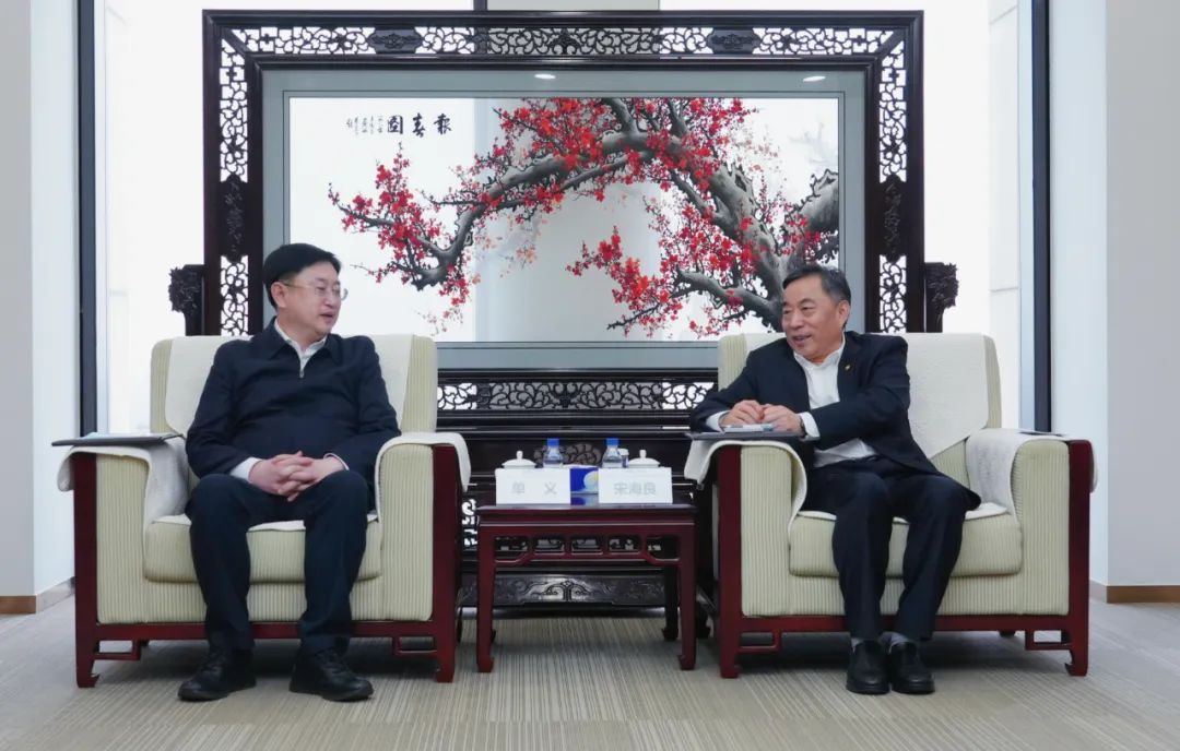 中國能建黨委書記、董事長宋海良與遼寧朝陽市委書記單義、市長老顏武會談