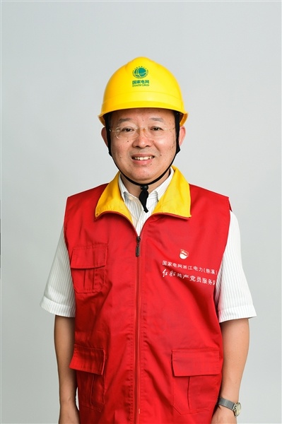 全國人大代表、國網(wǎng)浙江慈溪市供電公司客服中心社區(qū)經(jīng)理錢海軍——讓訴訟服務(wù)之光照亮千家萬戶